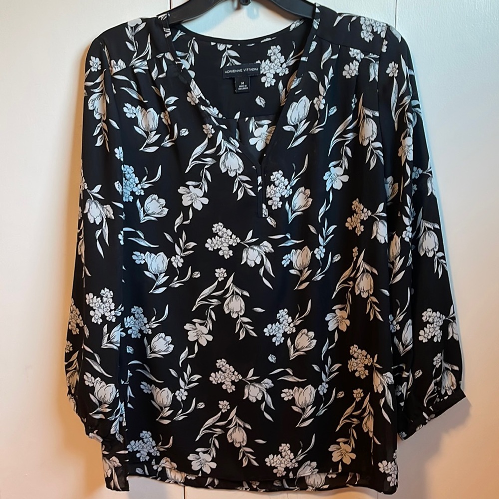 Black & White Floral Adrienne Vittadini Blouse Size Medium